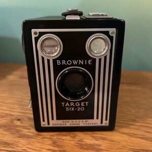 vintage brownie target six-20 box camera